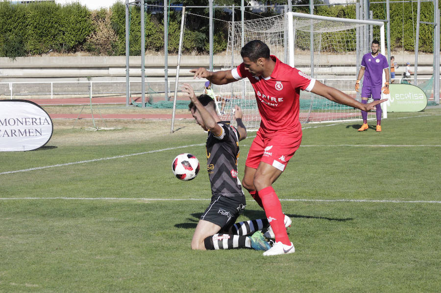 Fotos: Unionistas cae por la mínima ante la Cultural Leonesa (0-1)