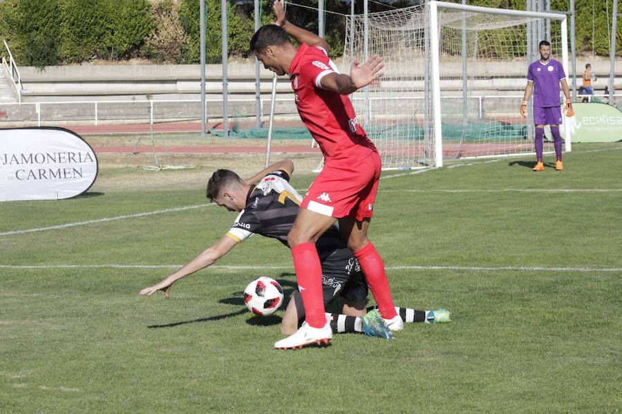 Fotos: Unionistas cae por la mínima ante la Cultural Leonesa (0-1)
