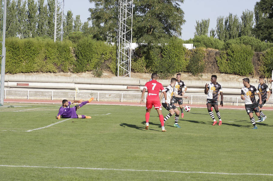 Fotos: Unionistas cae por la mínima ante la Cultural Leonesa (0-1)