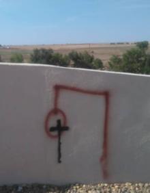 Imagen secundaria 2 - Pintadas registradas en Castrejón de Trabancos durante el pasado 26 de septiembre. 