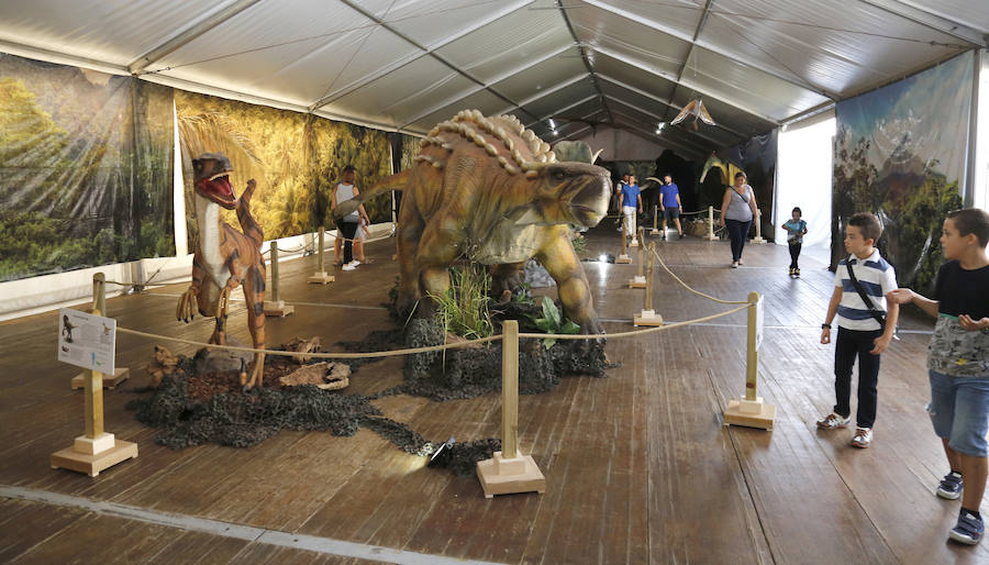 Fotos: Exposición de dinosaurios animatrónicos en el Ferial