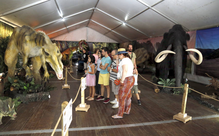 Fotos: Exposición de dinosaurios animatrónicos en el Ferial