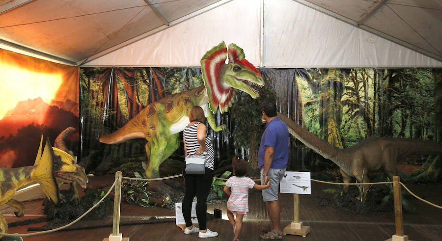 Fotos: Exposición de dinosaurios animatrónicos en el Ferial