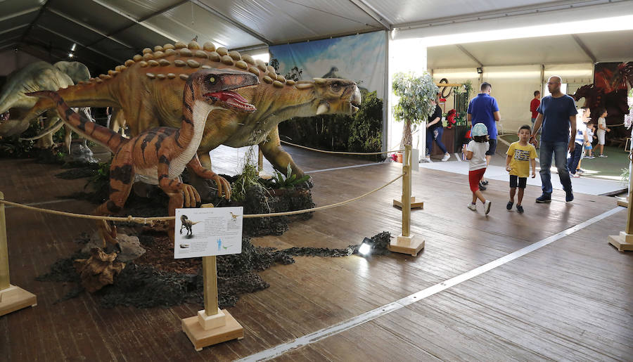 Fotos: Exposición de dinosaurios animatrónicos en el Ferial