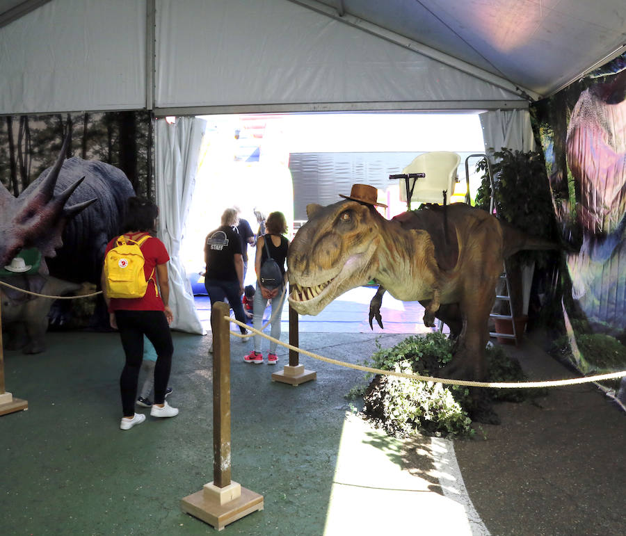 Fotos: Exposición de dinosaurios animatrónicos en el Ferial