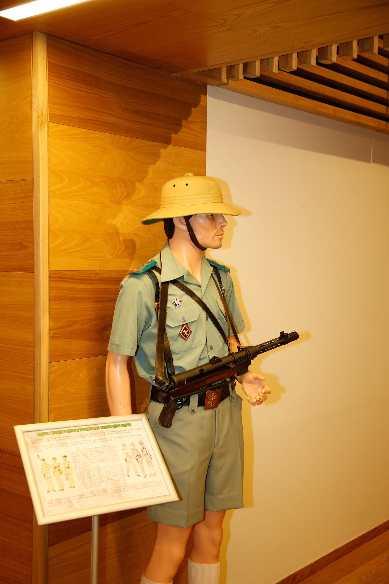 Fotos: Exposición sobre la historia de la Guardia Civil en Salamanca