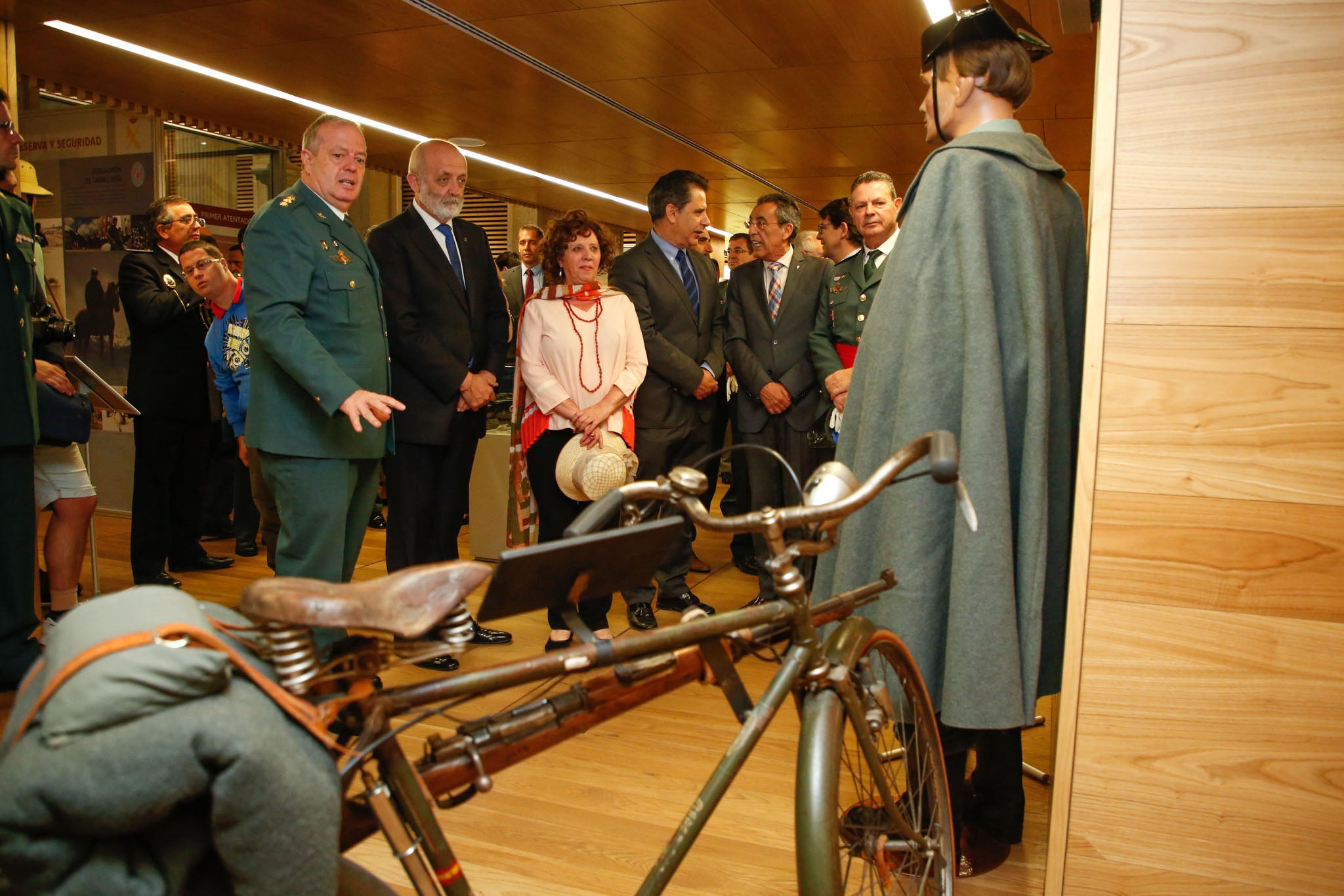 Fotos: Exposición sobre la historia de la Guardia Civil en Salamanca