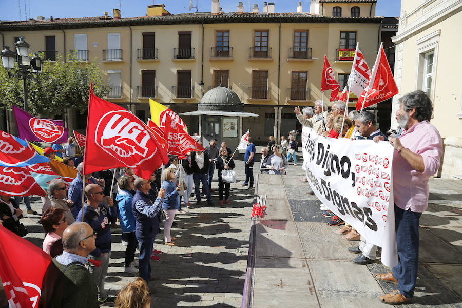 Fotos: Los pensionistas se manifiestan en Palencia