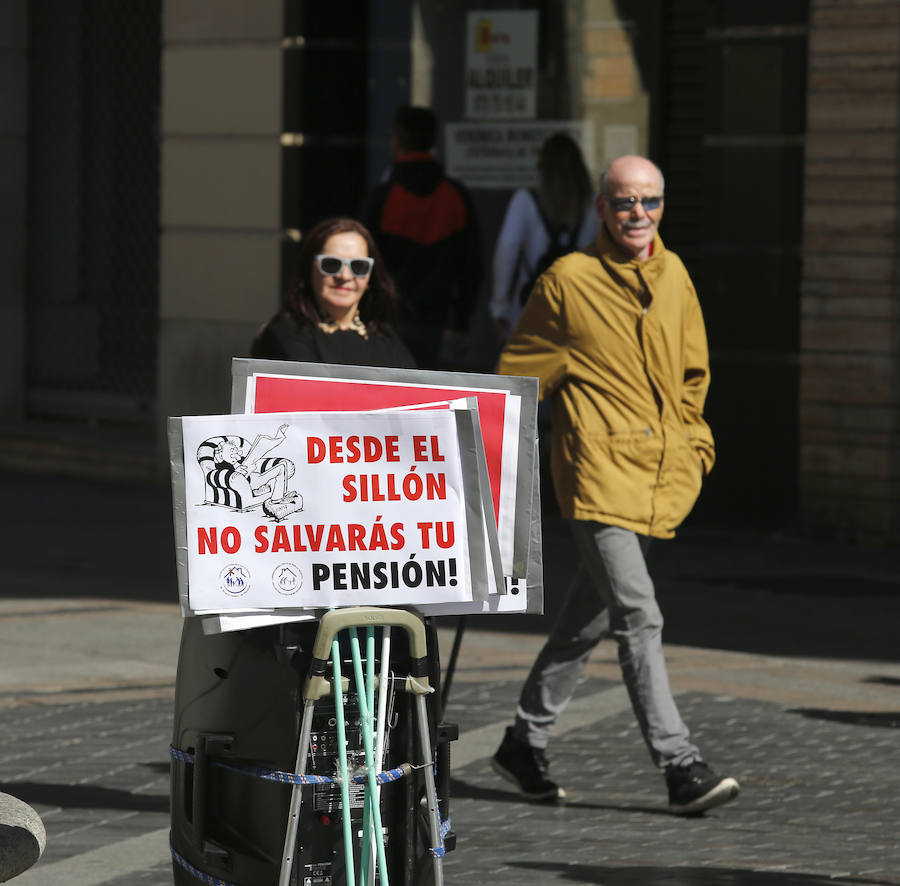 Fotos: Los pensionistas se manifiestan en Palencia