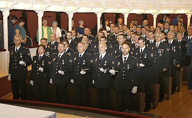 Policías nacionales, en la festividad de los Ángeles Custodios. 