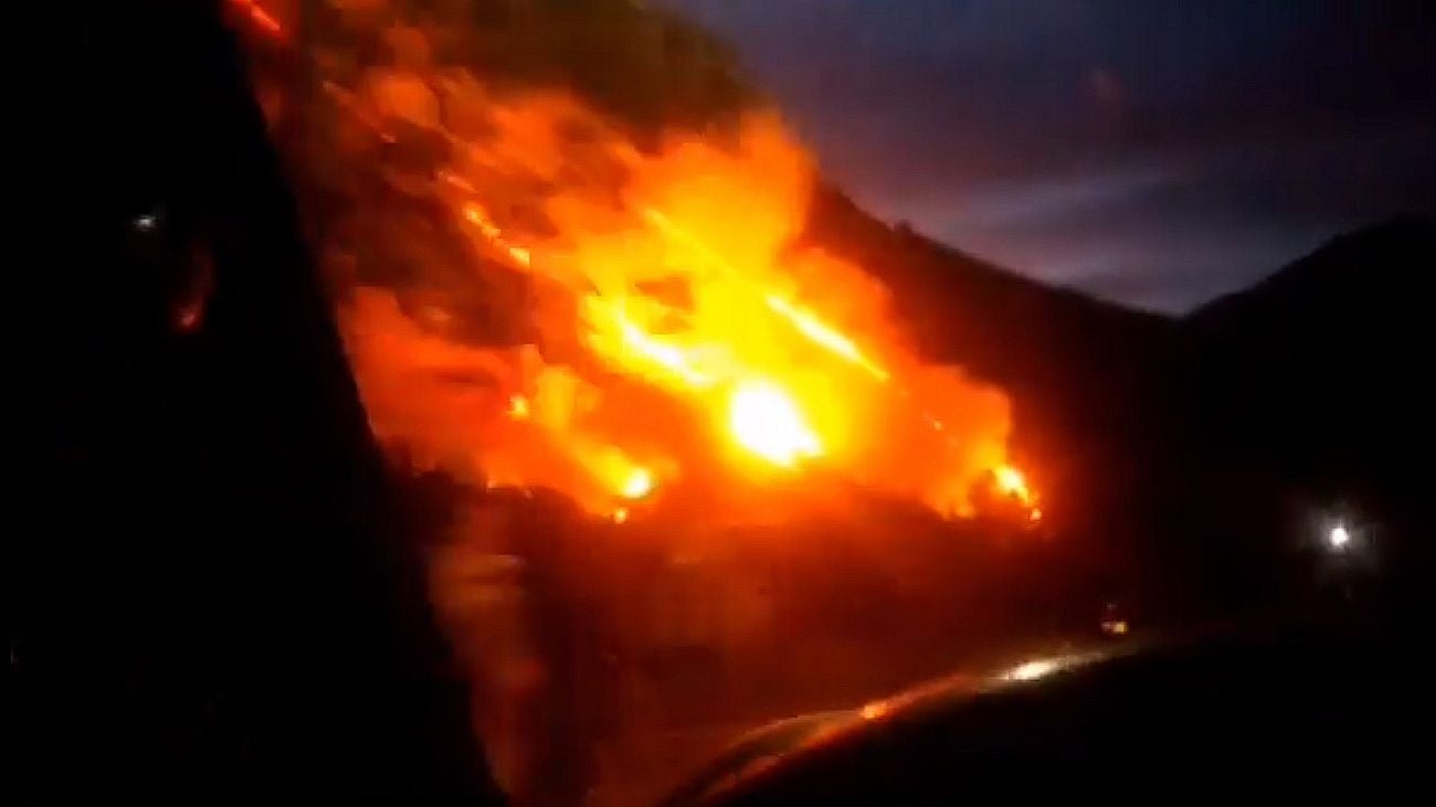 La alerta por el incendio tuvo lugar desde el municipio de Peranzanes, en el Valle de Fornela | Los vecinos vieron cómo las llamas no sólo se acercaban a esa zona sino que amenazaban el barrio de Prado