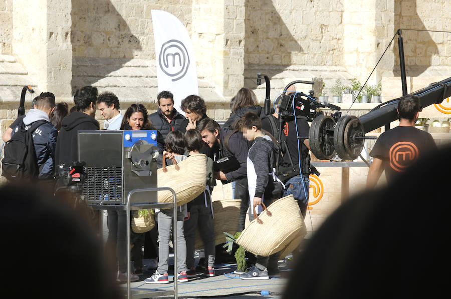 Fotos: Expectación en Palencia ante las cocinas de MasterChef Junior