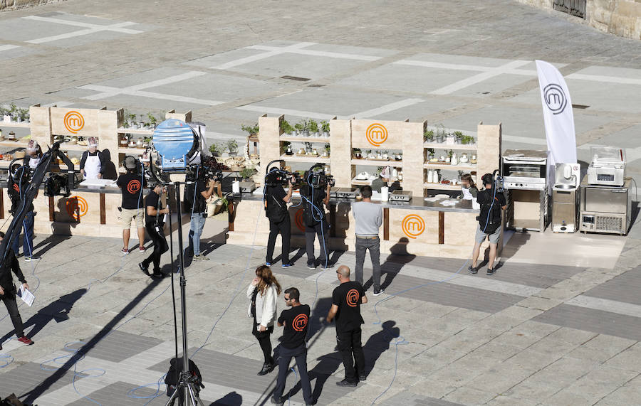 Fotos: Expectación en Palencia ante las cocinas de MasterChef Junior