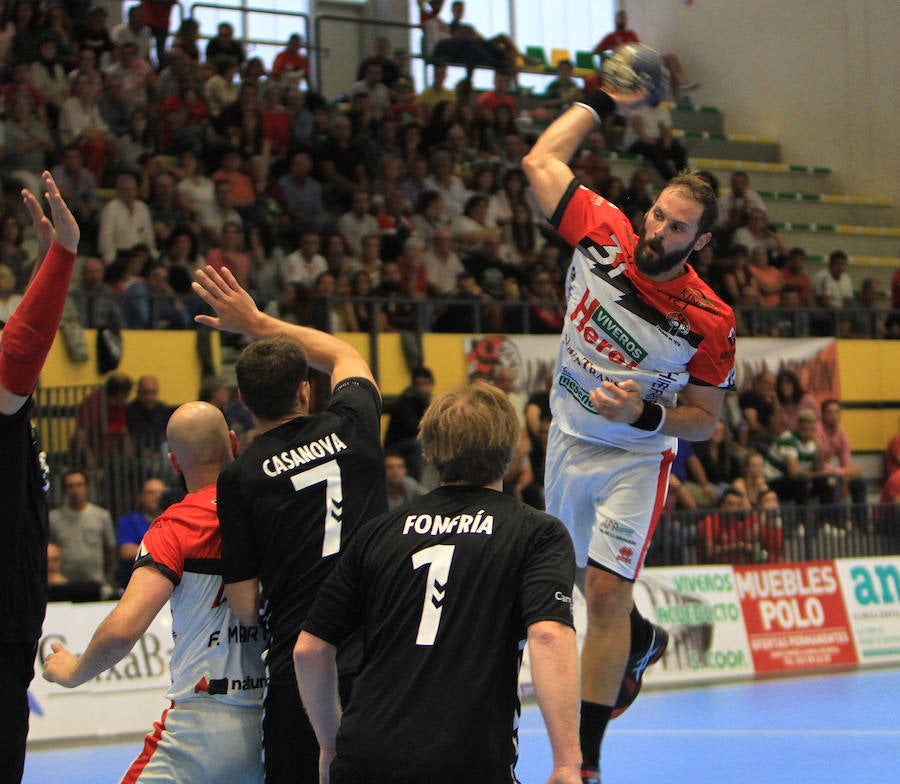 Fotos: Balonmano Nava - Santoña