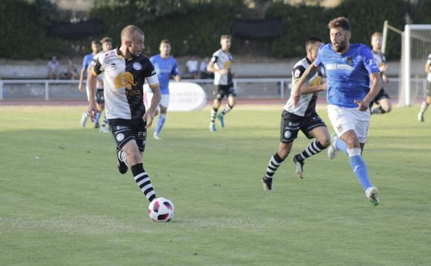 Adrián Llano, ante el Pontevedra. 