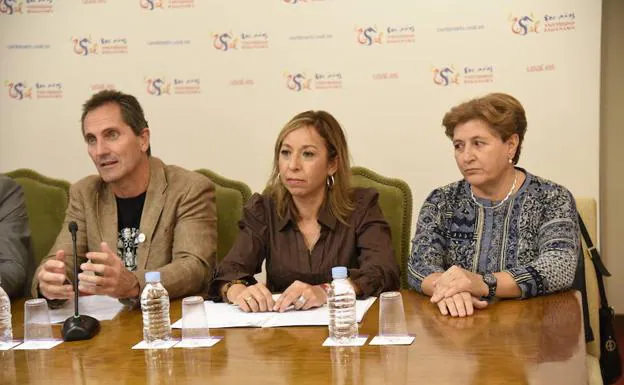 El director del IBFG, José Pérez-Martín,acompañado por Susana Pérez y Pilar Pérez. 