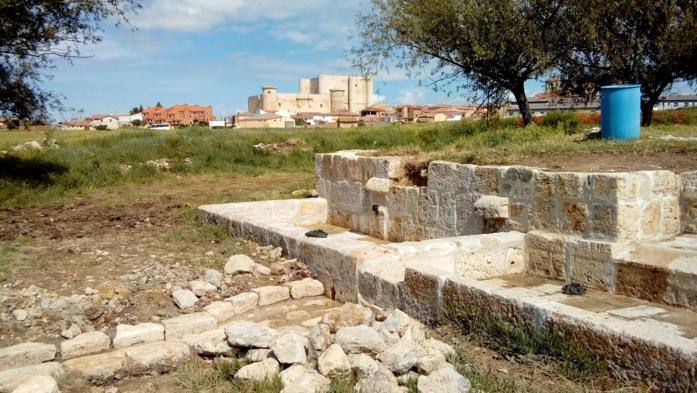 Fotos: Fuentes de Valdepero rehabilita con acierto los pilones