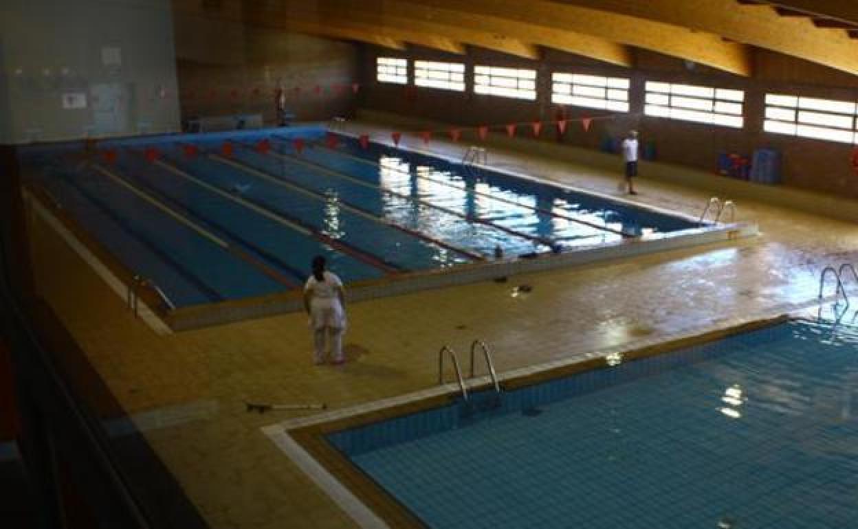 Interior de la piscina cubierta. 