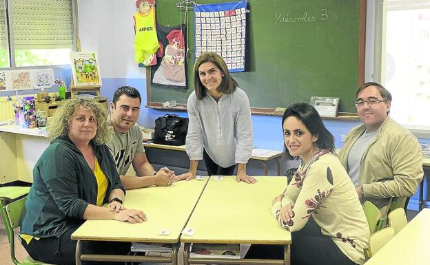 Ana Díez, Ibán de la Horra, Matilde Bustamante, Rodrigo Martín y Rut Alconada, en el colegio León Felipe, de Valladolid.