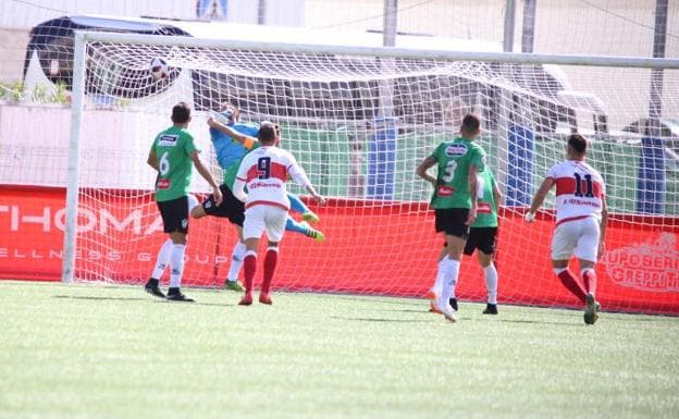 Uno de los goles de la UD Sanse ante el CD Guijuelo. 