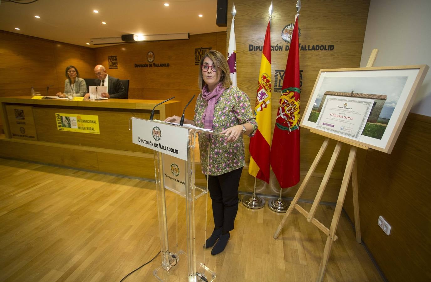 Durante la jornada se hizo entrega de la beca anual que se concede, en esta ocasión a la Fundación Intras, para el desarrollo de un estudio sobre las mujeres con alguna discapacidad en el mundo rural