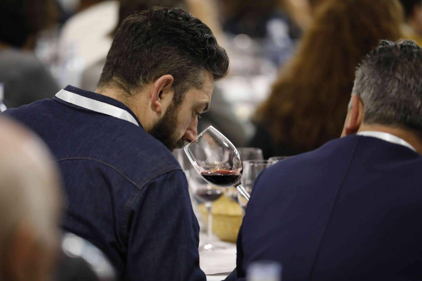 Profesionales de la sumillería de la región se concentran en torno a un programa de diferentes catas de vinos