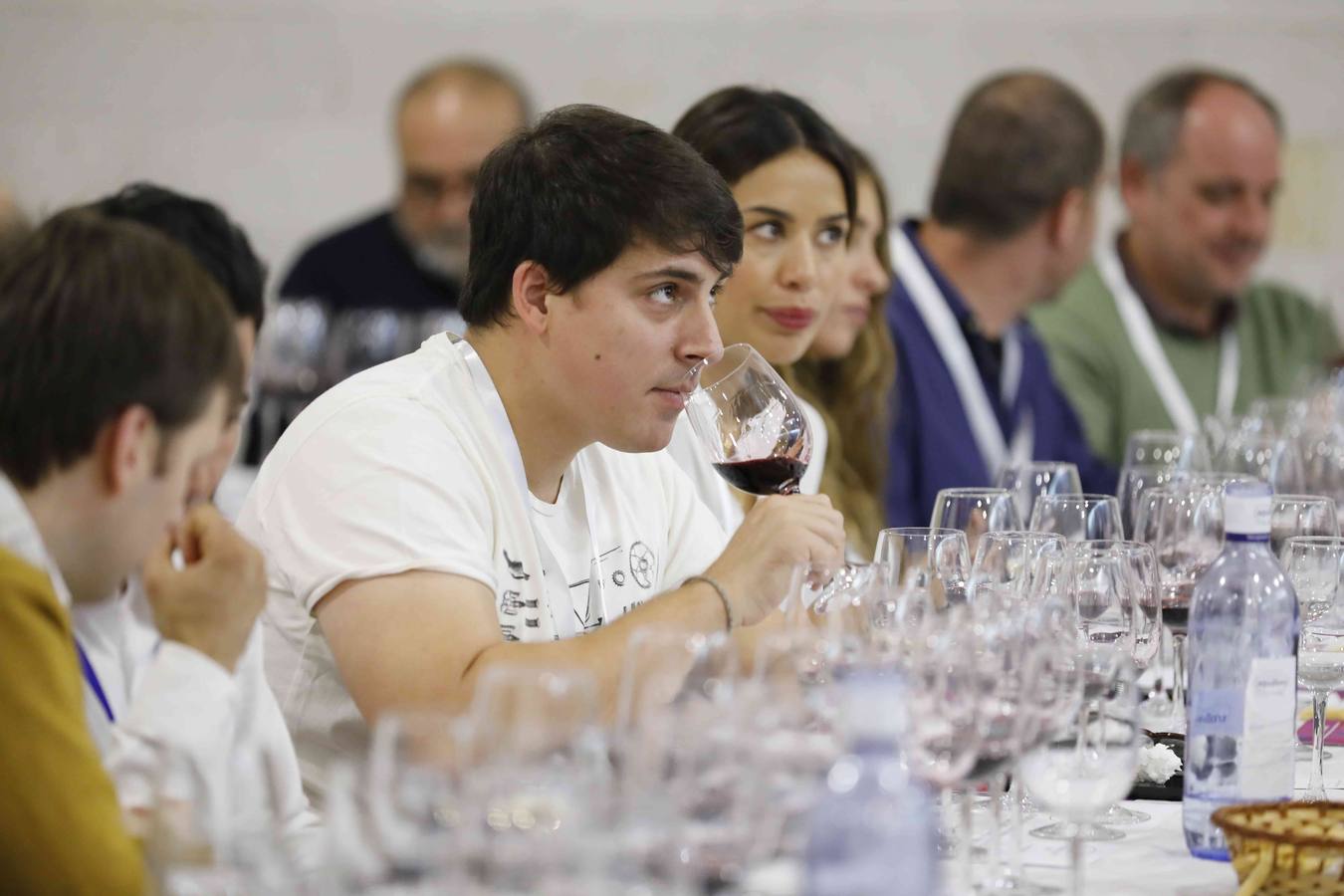 Profesionales de la sumillería de la región se concentran en torno a un programa de diferentes catas de vinos