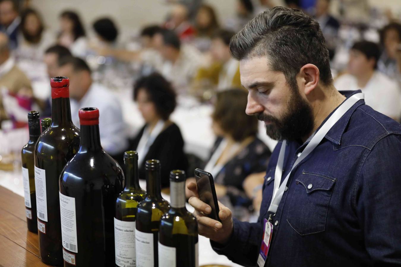 Profesionales de la sumillería de la región se concentran en torno a un programa de diferentes catas de vinos
