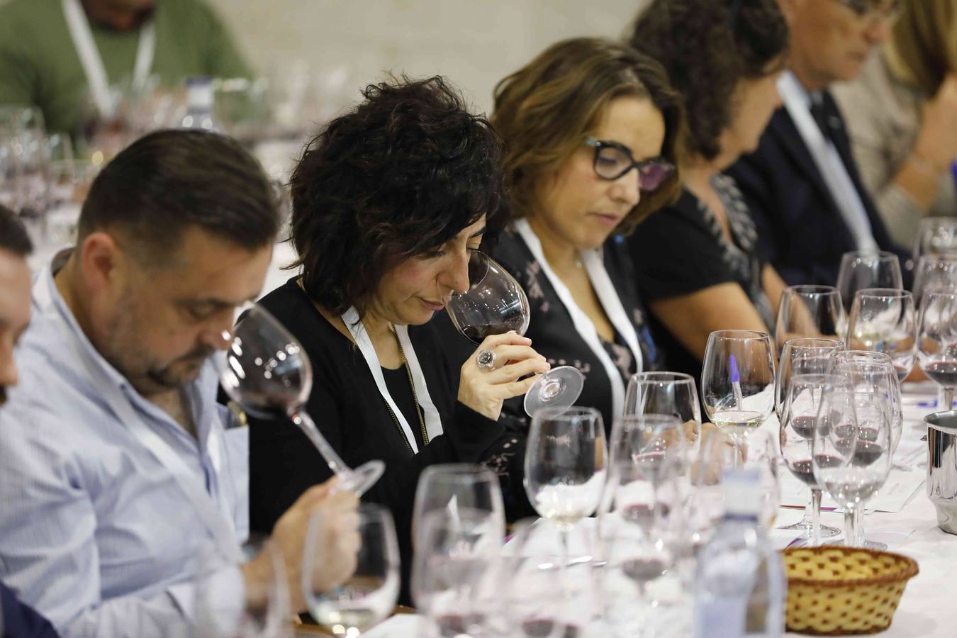 Profesionales de la sumillería de la región se concentran en torno a un programa de diferentes catas de vinos