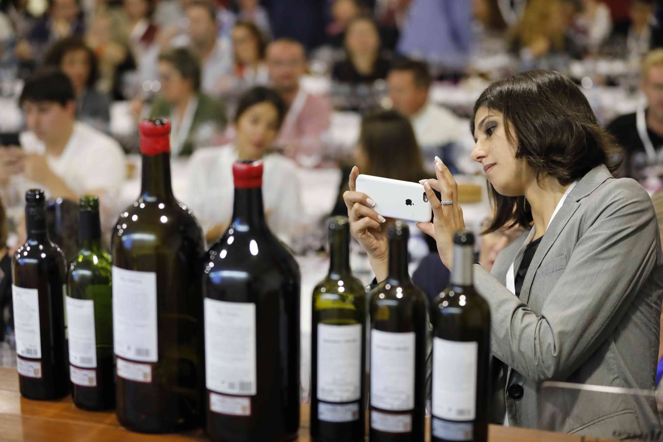 Profesionales de la sumillería de la región se concentran en torno a un programa de diferentes catas de vinos