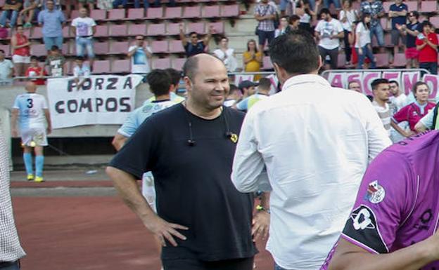 Manuel Lovato, en Santiago de Compostela durante el ascenso del equipo a Segunda B. 