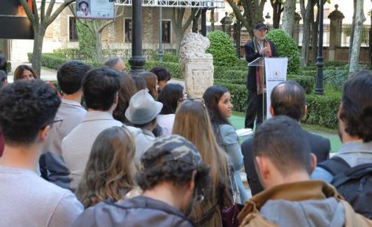 Javier Angulo, en los jardines del Palacio de Santa Cruz. 