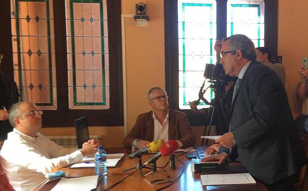 César Buquerín (PP) arrebata el bastón de mando a la socialista María Jesús Sanz en Ayllón