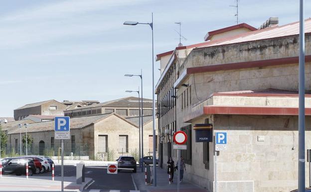 Comisaría de la Policía Nacional en la calle Jardines de Salamanca, donde se presentó la denuncia.