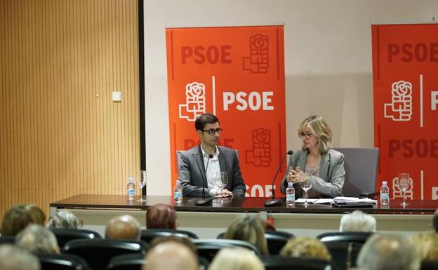 José Luis Mateos y Mercé Perea, en la charla de ayer. 