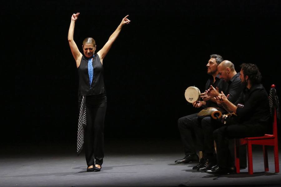 Fotos: Sara Baras llena con sus sombras el CAEM de Salamanca