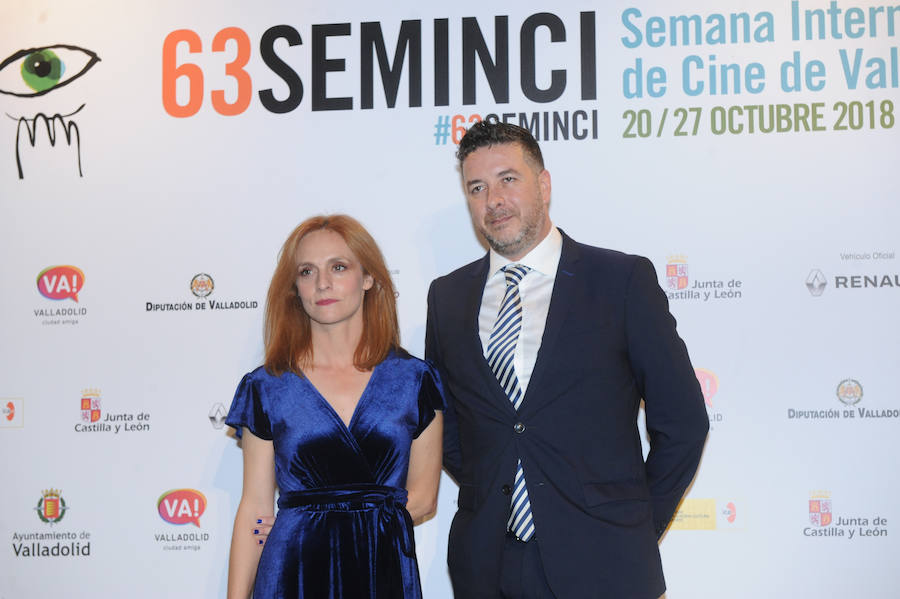 Los asistentes a la 63 Semana Internacional de Cine de Valladolid posan ante las cámaras en la jornada inaugural del festival