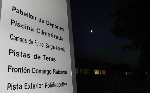 Panel indicativo con la errata en Campos Góticos. 