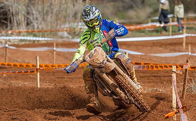 Santolino, en acción en el Nacional. 