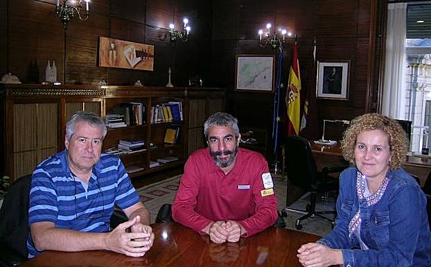 Álvaro de Torres (centro), junto a Lirio Martín y Javier Donés. 