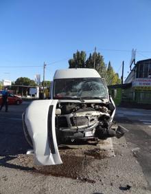 Imagen secundaria 2 - Accidente de tráfico entre dos turismos y una furgoneta en el Camino Viejo de Simancas de Valladolid. 