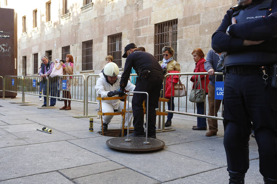 Con 88 años a sus espaldas, este incombustible literato venezolano y profesor jubilado recibió un merecido tributo y un sentido reconocimiento en el Paraninfo de la Universidad de Salamanca, de manos de la Reina emérita, Doña Sofía