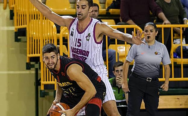 Sureda, en el partido ante el Plasencia. 
