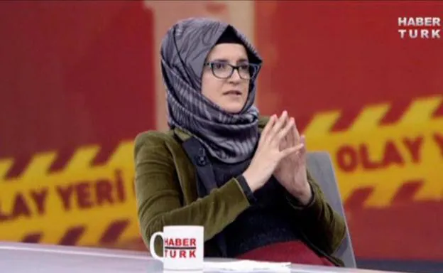 La prometida de Khashoggi, Hatice Cengiz, durante una entrevista en la televisión turca.