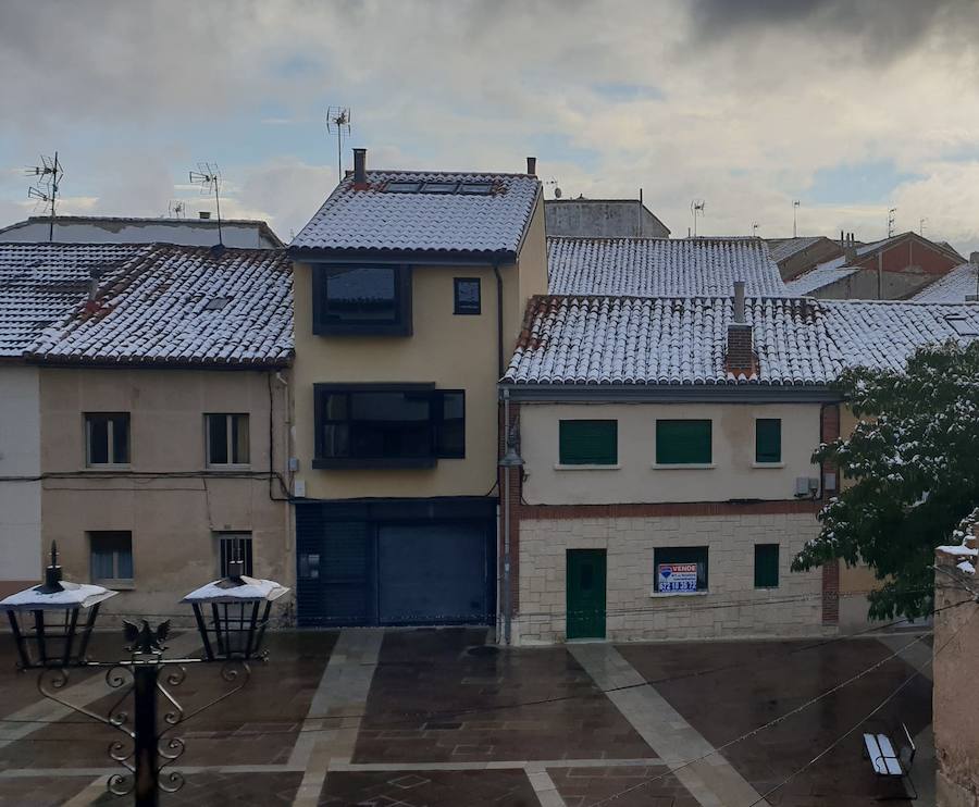La nieve se dejó notar en los tejados de Aguilar.