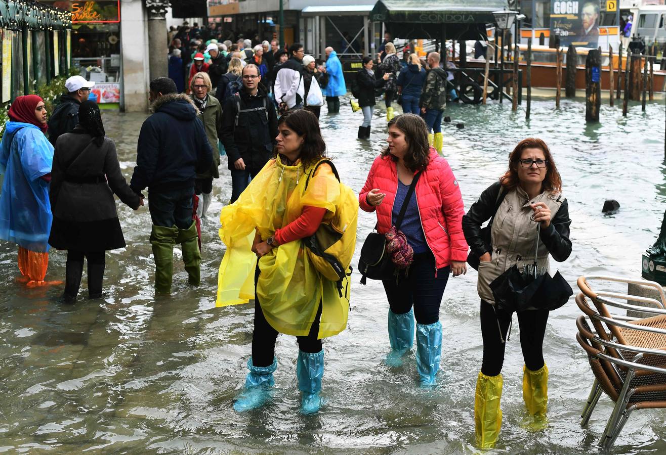El agua alcanzó este lunes un nivel histórico en la ciudad debido al temporal que azota al país