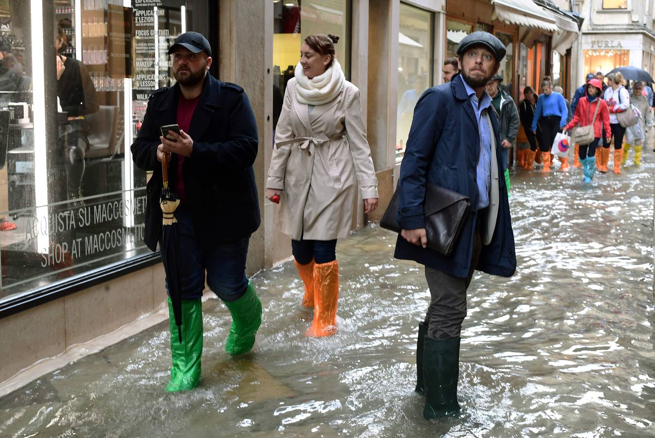 El agua alcanzó este lunes un nivel histórico en la ciudad debido al temporal que azota al país