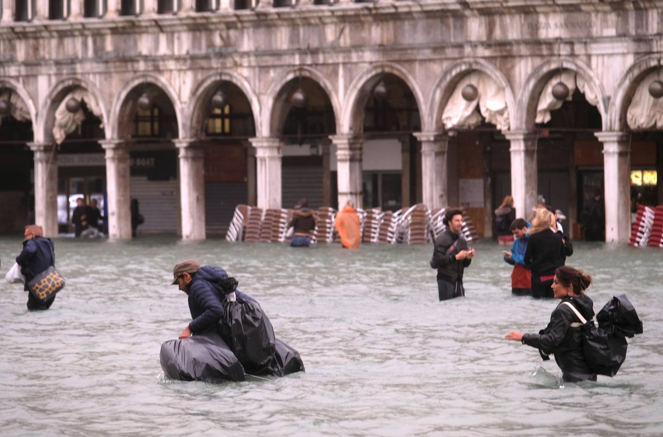 El agua alcanzó este lunes un nivel histórico en la ciudad debido al temporal que azota al país