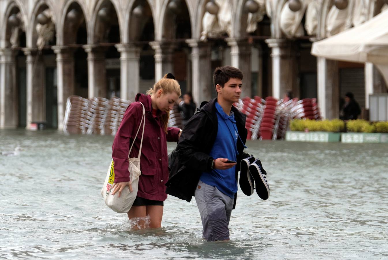 El agua alcanzó este lunes un nivel histórico en la ciudad debido al temporal que azota al país