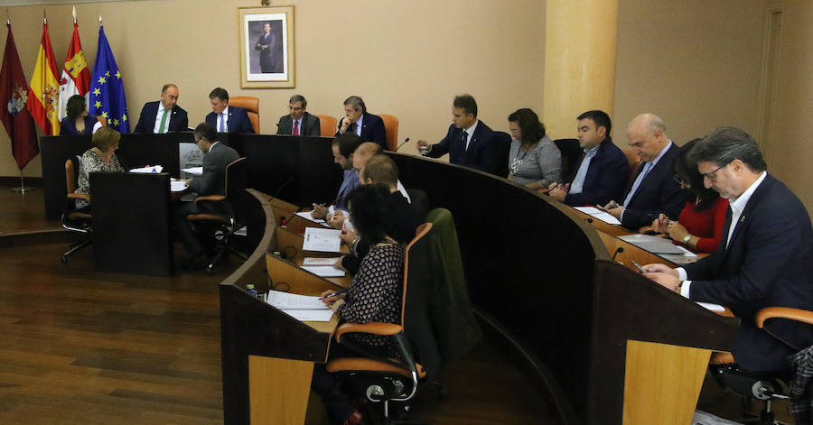 Fotos: Pleno de presupuestos en la Diputación de Segovia